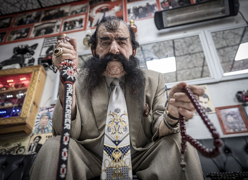 Horasanlı Pala'nın bıyıkları 1,5 metreye ulaştı: 70 yıldır kesmiyor, sırrını kimseye söylemiyor - Fotoğraf: 6