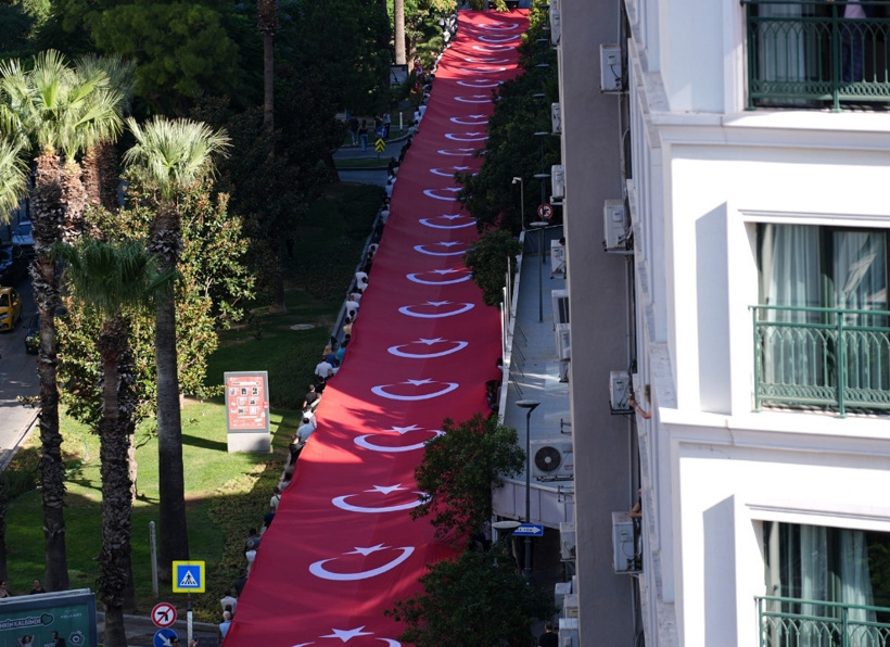 Kurtuluşun 104'üncü yılında zafer coşkusu İzmir sokaklarında! - Fotoğraf: 3