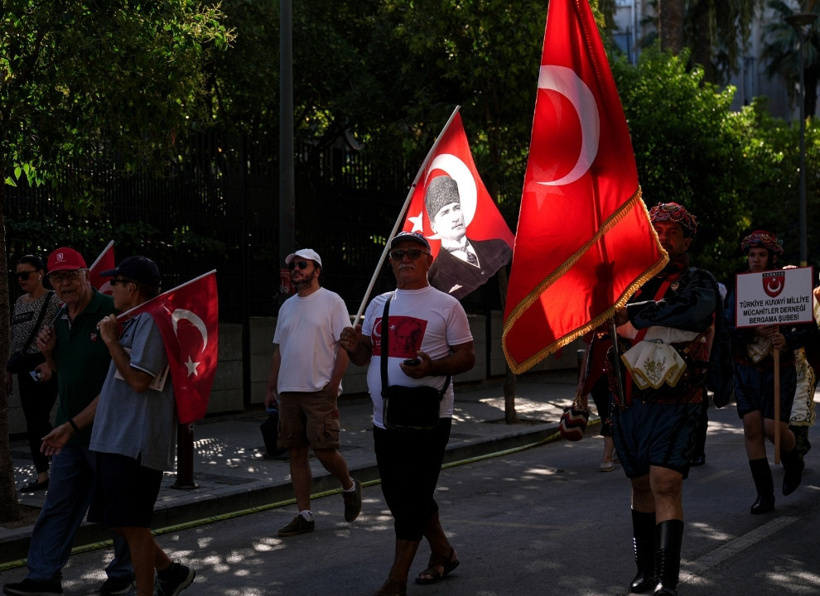 Kurtuluşun 104'üncü yılında zafer coşkusu İzmir sokaklarında! - Fotoğraf: 9