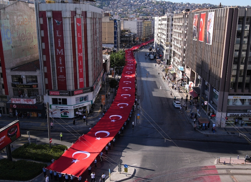 Kurtuluşun 104'üncü yılında zafer coşkusu İzmir sokaklarında! - Fotoğraf: 5