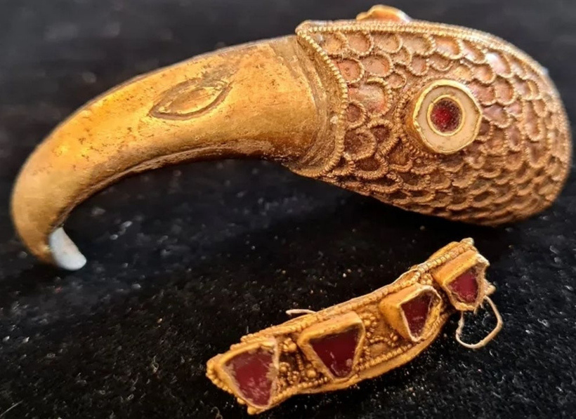 Hazine avından elleri boş dönerken son anda buldular: 1400 yıllık paha biçilemez eserleri çıkardılar - Resim : 3