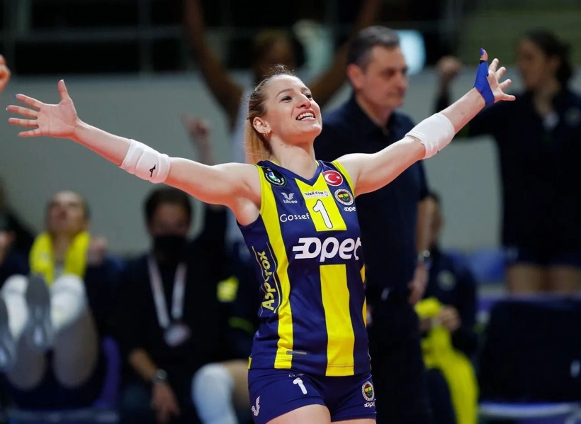 Gizem Örge'nin "Gizemli" hiyakesi: Daha 14'ündeydi halıyla gitti - Fotoğraf: 6