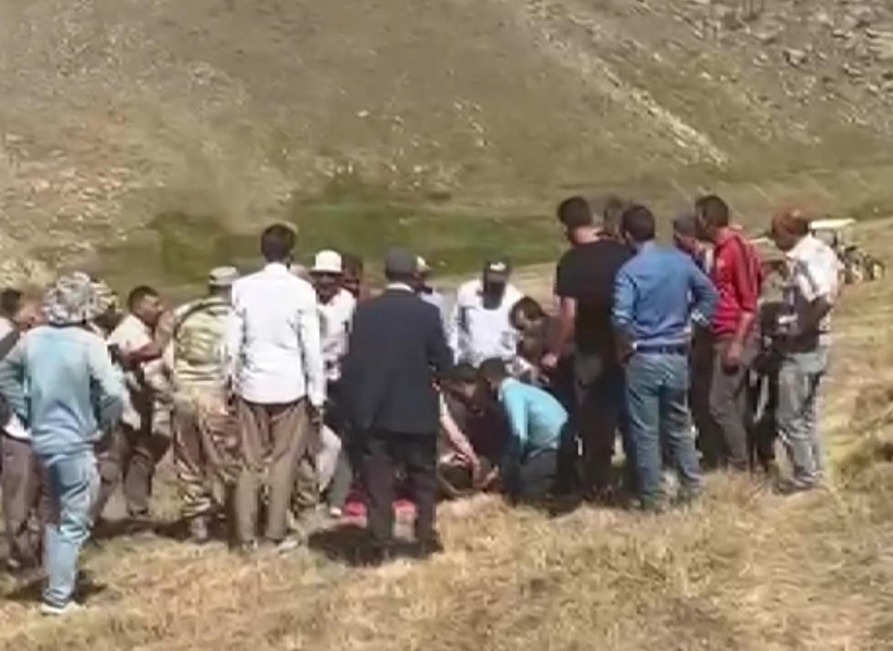 Ambulans helikopter traktörün altında kalan 19 yaşındaki genç için havalandı - Resim : 2