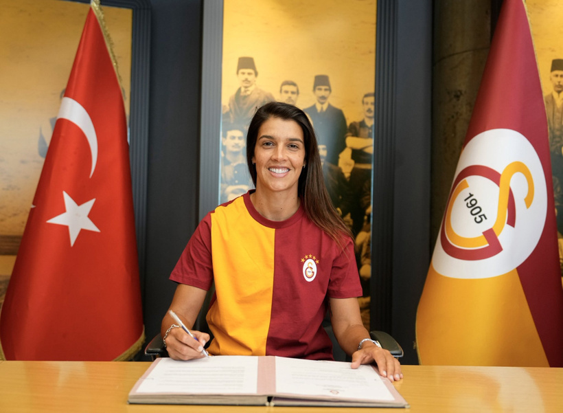 Galatasaray 36 yaşındaki yeni transferini açıkladı - Resim : 2
