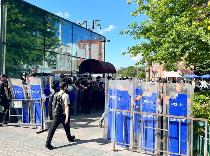 Çağlayan'da yoğun güvenlik önlemleri! Taksiciler ile paylaşımlı sürücüler karşı karşıya: Beyzbol sopalı çağrı - Resim : 1
