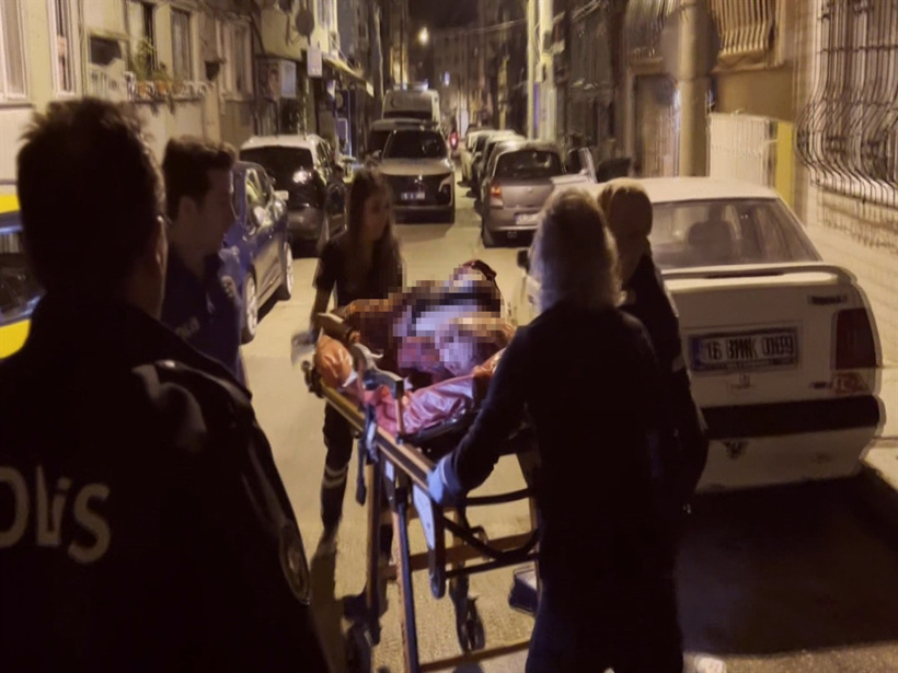 Oğlu tarafından bıçaklanan anne hastanede hayatını kaybetti - Resim : 3