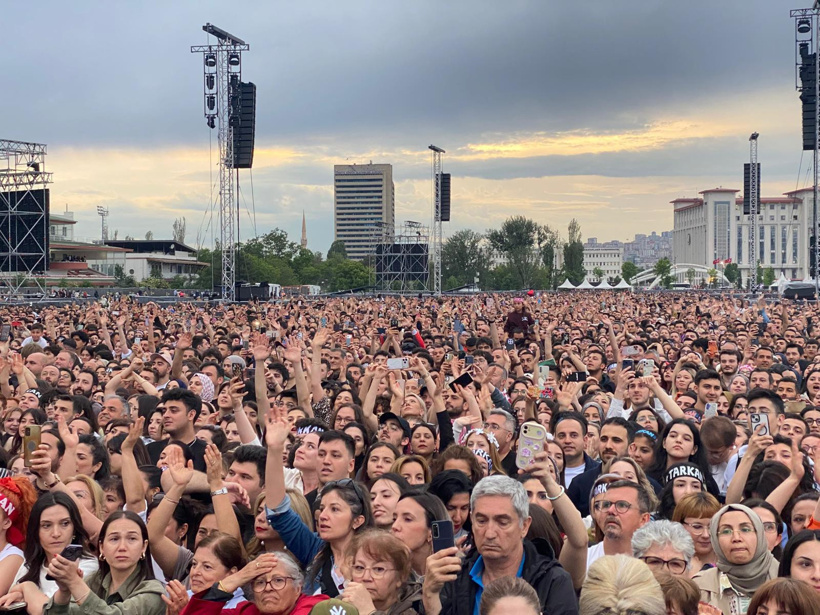 Tarkan sahne aldı, Ankara yağmura rağmen doyasıya eğlendi - Resim : 4
