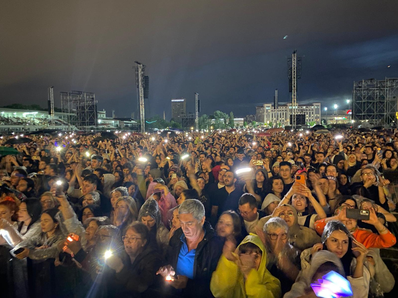 Tarkan sahne aldı, Ankara yağmura rağmen doyasıya eğlendi - Resim : 1