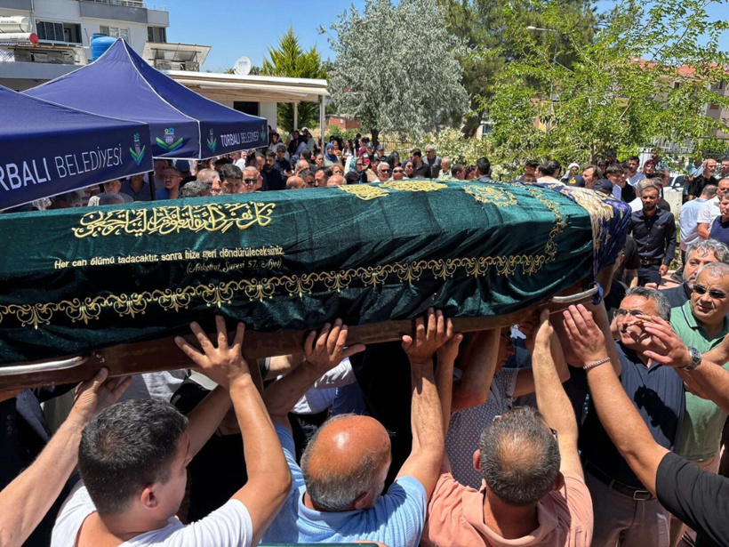 Irmak öğretmen memleketinde son yolculuğuna uğurlandı! Gözyaşları sel oldu - Resim : 4