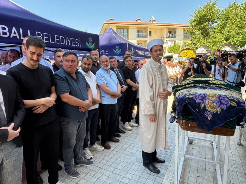 Irmak öğretmen memleketinde son yolculuğuna uğurlandı! Gözyaşları sel oldu - Resim : 7