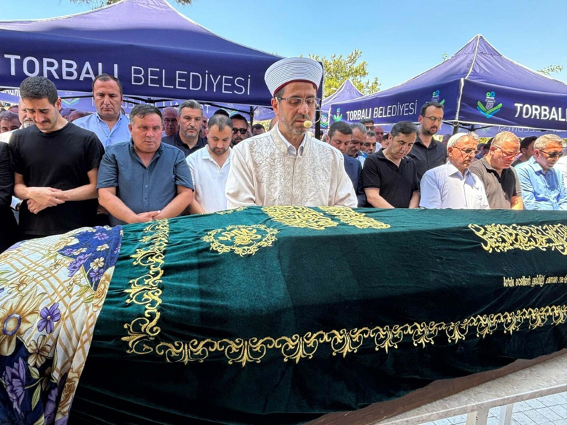 Irmak öğretmen memleketinde son yolculuğuna uğurlandı! Gözyaşları sel oldu - Resim : 8