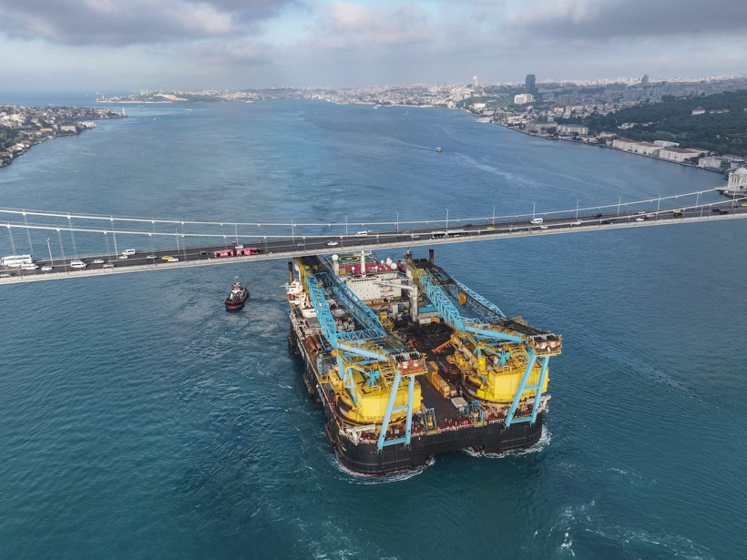 117 bin ton 135 metro boyu ile İstanbul Boğazı trafiğini durdurdu! Görenler gözlerine inanamadı - Resim : 1