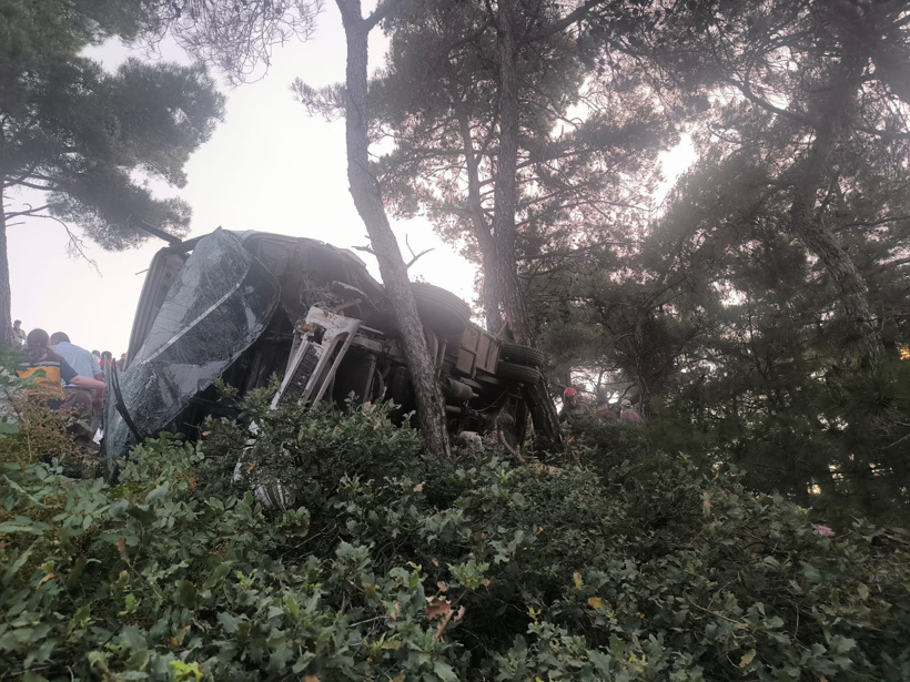 Son dakika | İzmir'de midibüs devrildi: Yaralılar var - Resim : 3