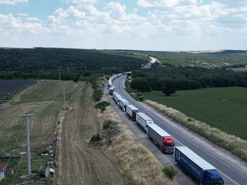 Bulgaristan tarafı yanıt veremedi: Sınır kapısında kilometrelerce TIR kuyruğu oluştu - Resim : 2