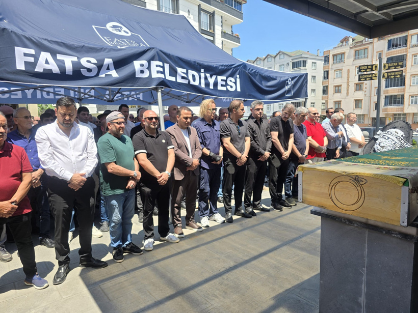 Kadir İnanır'ın ablası Soner Arıca'nın annesiydi! Son yolcuğuna uğurlandı - Resim : 4