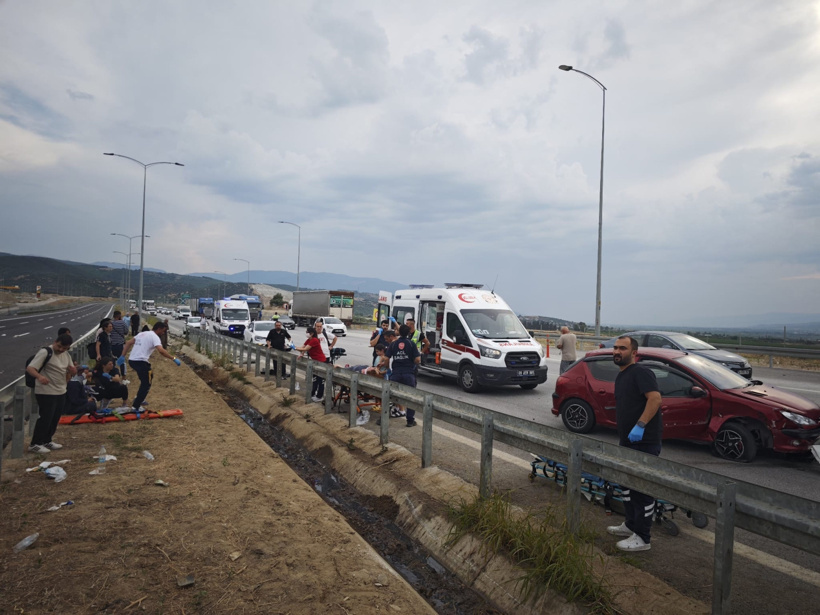 Lastiği patlayan otomobil yolcu otobüsüne çarptı: 9 yaralı - Resim : 3
