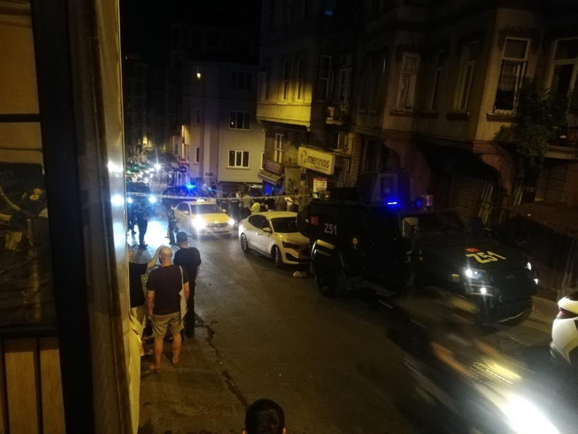 Beyoğlu’nun göbeğine çivili bilyeli bomba bırakıp kaçtılar! Polis motosikletli 2 kişiyi arıyor - Resim : 1