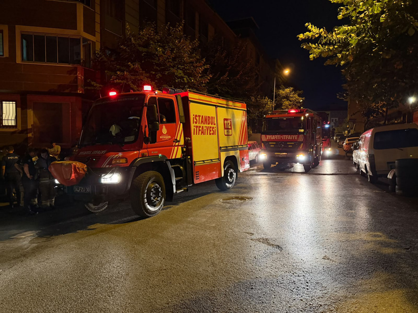 Yokuş aşağı kaydı, doğal gaz kutusuna çarptı: 3 katlı bina tahliye edildi! - Resim : 3