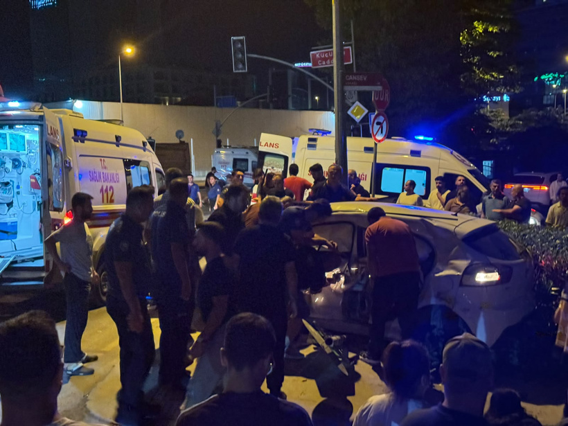 Refüjü aşıp ağaçlığa savruldu: 1'i ağır 4 yaralı! - Resim : 2