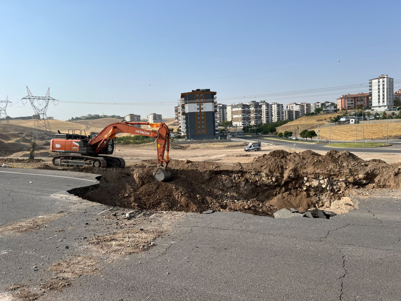Yol çöktü 6 mahalle susuz kaldı - Resim : 1