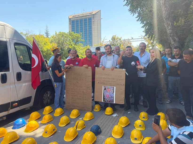 Madenciler Enerji Bakanlığı önündeki eylemlerine devam ediyor: Bu kez slogan yok, yas var - Resim : 1