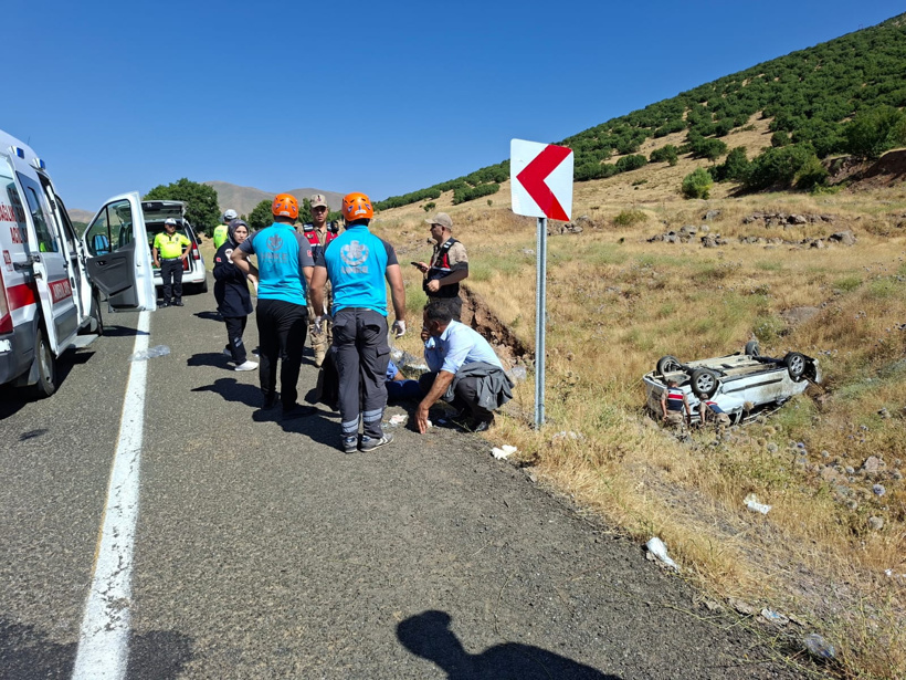 Bingöl’de korkutan kaza! Araç şarampole devrildi 6 kişi yaralandı - Resim : 5