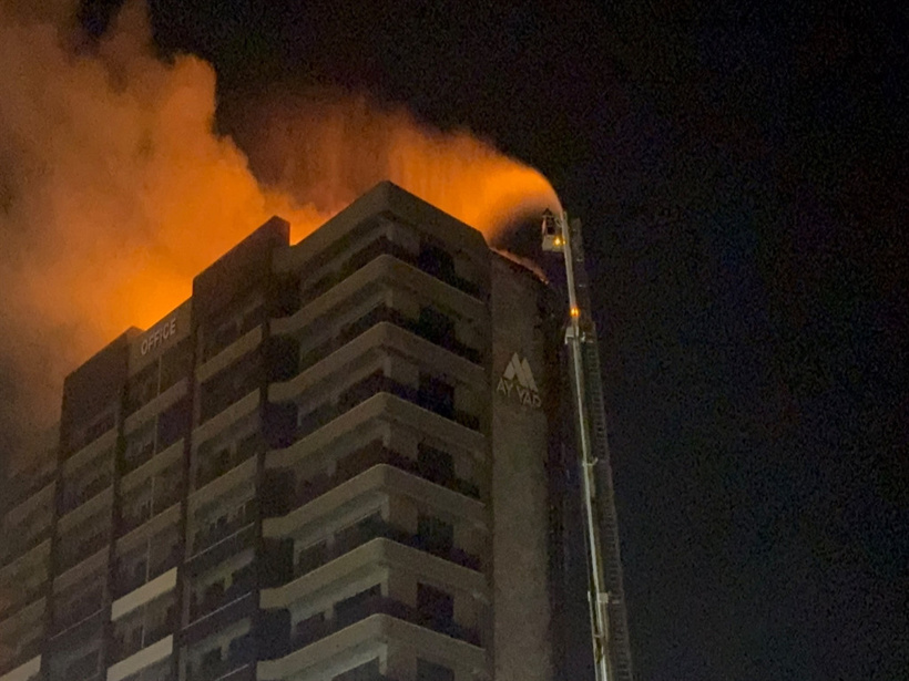 Diyarbakır'da 13 katlı plazada korkutan yangın: Çıkış nedeni belli oldu - Resim : 1