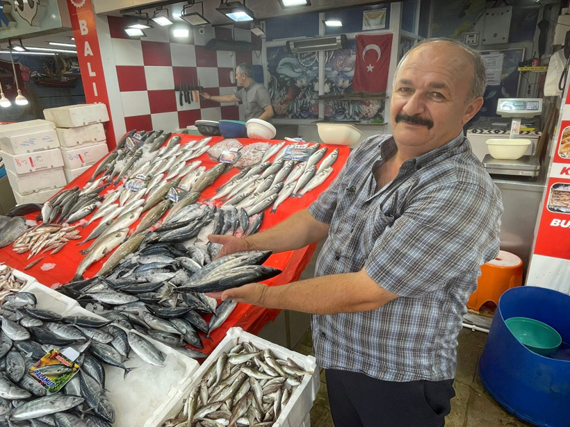 Balık tezgahları şenlendi her çeşit dizildi: Tanesi 30 liraya düştü - Resim : 1