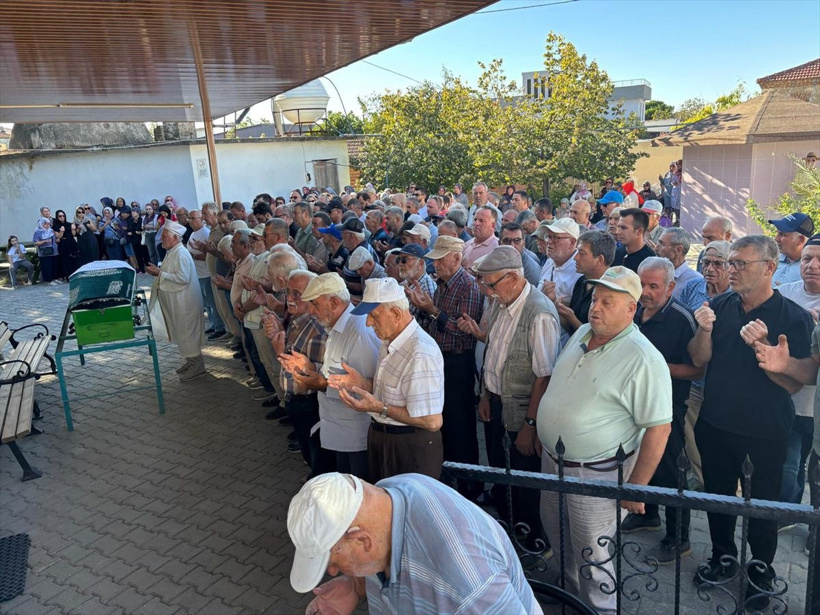 Usta oyuncunun cenazesi toprağa verildi: Akasya Durağı'ndan Doktorlar'a kadar... - Fotoğraf: 3