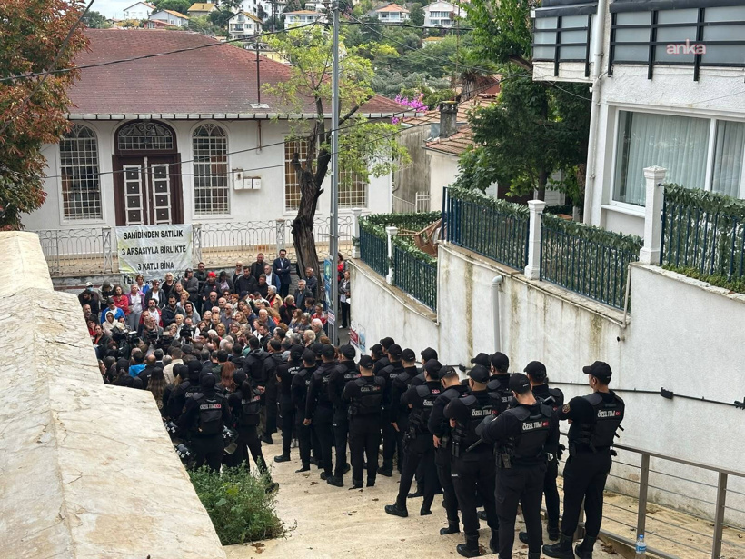 Adalar'da seçimi AKP'ye kazandırdılar: CHP'li üyeler arka kapıdan ayrıldı - Resim : 1