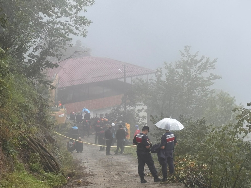 Son dakika | Trabzon'da şiddetli yağış heyelana sebep oldu: 1 kişi hayatını kaybetti - Resim : 1