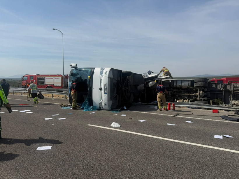 Son dakika | Manisa’da yolcu otobüsü ve kamyon çarpıştı: Çok sayıda ölü ve yaralı var - Resim : 4