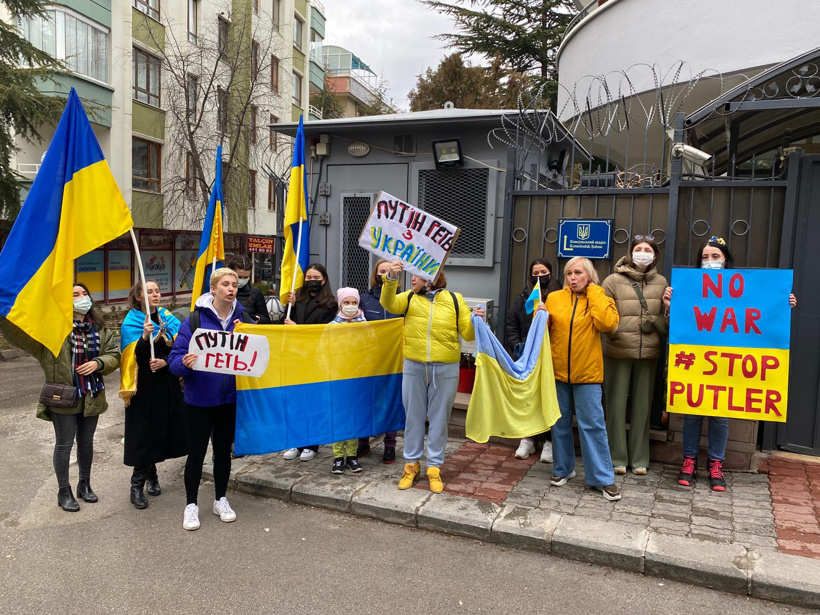 ankarada-yasayan-ukrayna-vatandaslarindan-rusyaya-tepki-2121-dhaphoto1.jpg
