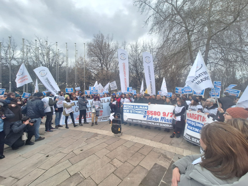 ozel-sektorde-calisan-ogretmenler-taban-maas-hakki-icin-tbmmye-yurudu-3715-dhaphoto1.jpg