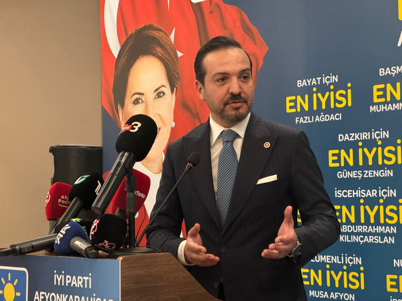 aa-20240225-33807848-33807847-iyi-parti-sozcusu-zorlu-afyonkarahisarda-aday-tanitim-toplantisina-katildi.jpg