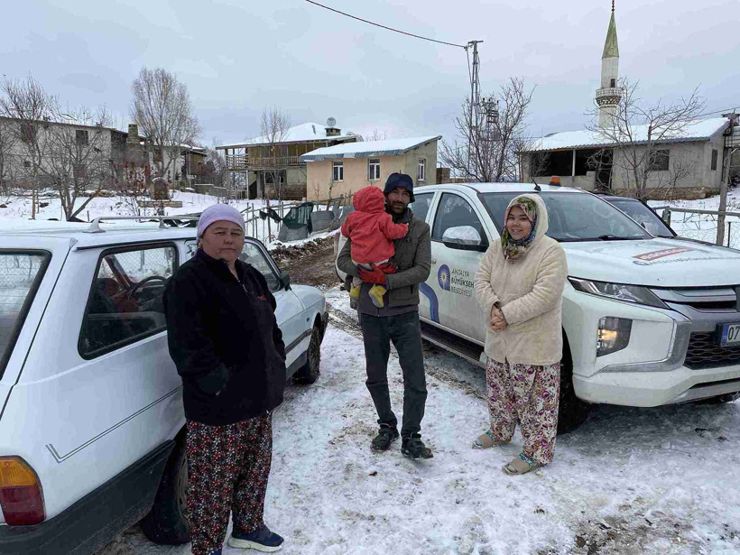 aa-20241127-36306857-36306855-antalyada-kar-yagisi-nedeniyle-yaylada-mahsur-kalan-9-kisi-kurtarildi-11zon.jpg