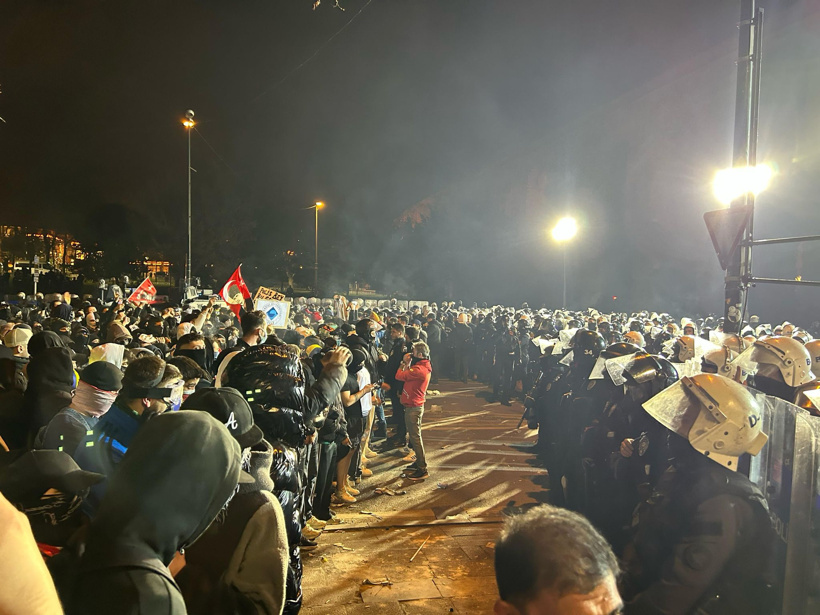protestosarachane3.jpeg