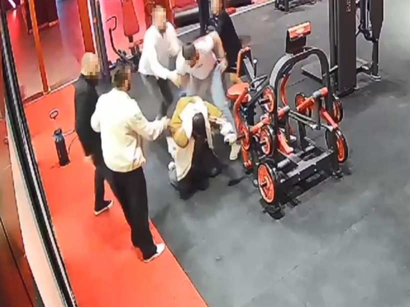 milli-sporcuyu-silahla-tehdit-edip-darbe-918222-272852.jpg