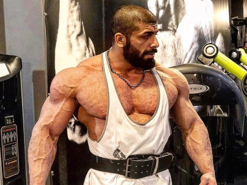milli-sporcuyu-silahla-tehdit-edip-darbe-918224-272852.jpg