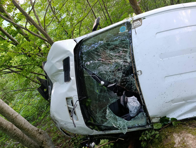 Minibüs şarampole yuvarlandı: Çoğu çocuk 11 yaralı - Resim : 3