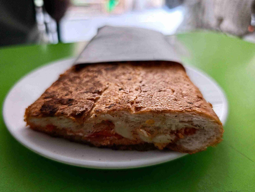Dünyanın dört bir yanından bu tost için Adana'ya geliyorlar! 50 yıldır aynı ütüyle yapıyor - Resim : 4