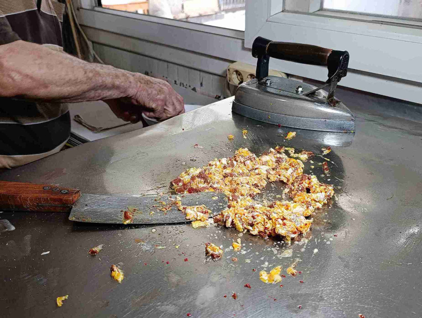 Dünyanın dört bir yanından bu tost için Adana'ya geliyorlar! 50 yıldır aynı ütüyle yapıyor - Resim : 6