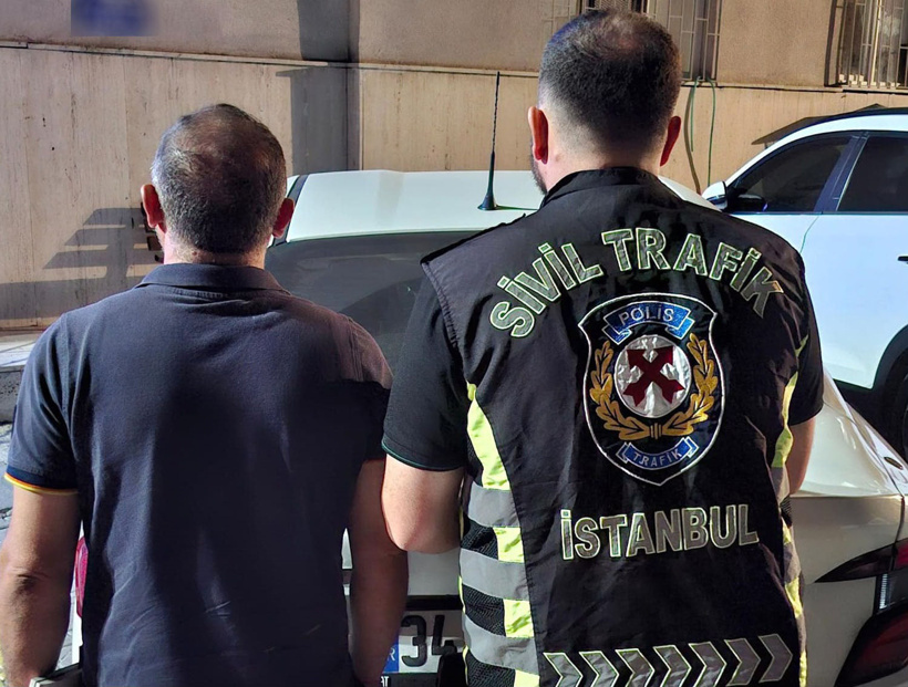 Ters yönden gittiği için kendisini uyaran esnafa 'Buranın emniyet müdürü sen misin?' dedi - Resim : 4