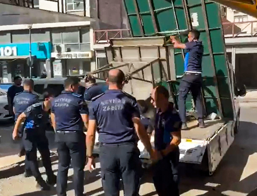 "5'ten az satmam" diyen satıcının özrü işe yaramadı: Lahmacuncunun tezgahı kaldırıldı - Resim : 1