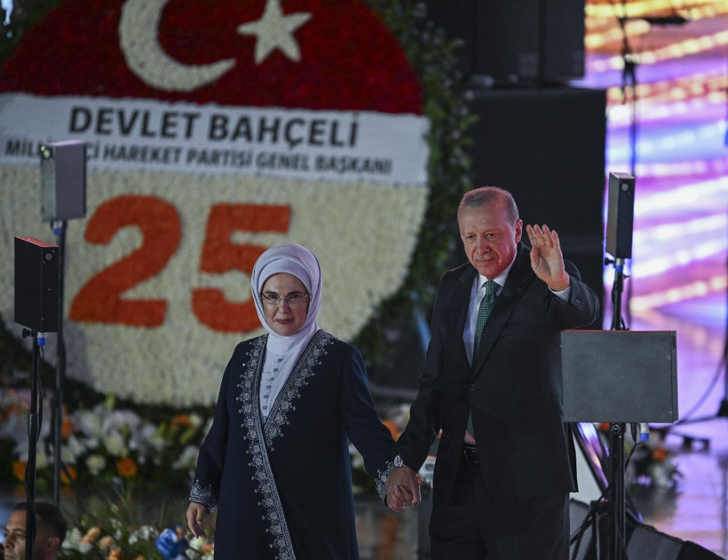 3 Milletvekili ve 7 Belediye Başkanı AKP'ye geçti: Rozetlerini Erdoğan taktı - Resim : 7