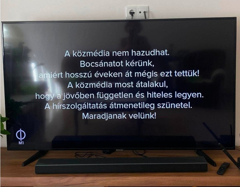 Macaristan'da devlet televizyonu ekran kararttı: Uzun yıllardır yalan söylediğimiz için özür dileriz - Resim : 1