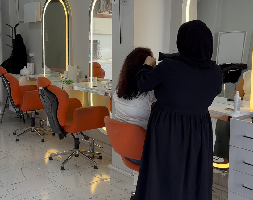 Kuaförde makyaj ve bakım yaptırdı tek kuruş ödemeden kaçtı - Resim : 1
