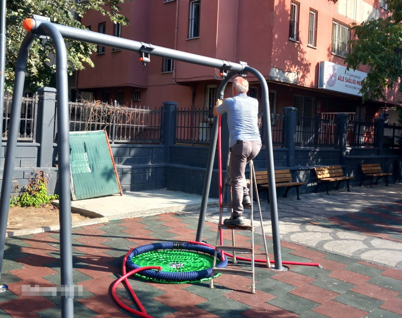 Avcılar'da park yenilendi: Kurulan salıncakta 5 günde 4 kişi yaralandı - Resim : 2