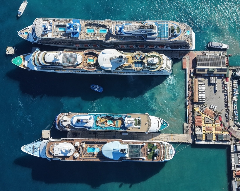Tek günde 4 dev gemi yanaştı, 9 bin turist sokaklara aktı - Resim : 1