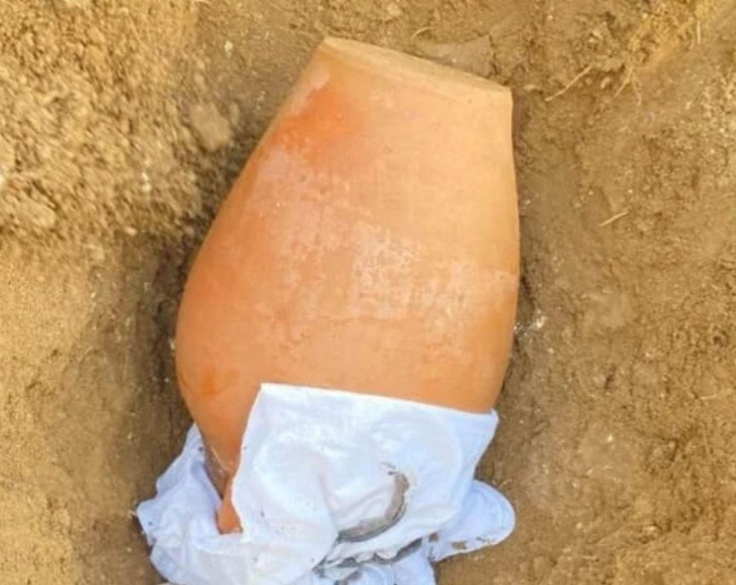 Herkes altın bulduğunu sandı: Testinin içinden çıkan görenleri şaşırttı